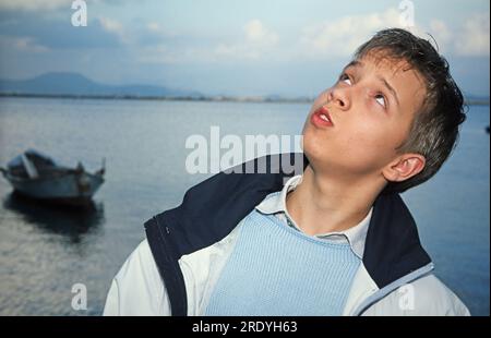 Michael Junior aka Michael Jr., bürgerlich Michael Verschuere, belgischer Kinderstar, fotografiert in einem Urlaub im Hafen von Cagliari auf Sardinien, Italien 2002. Banque D'Images