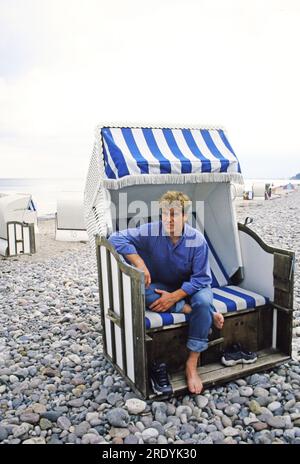 Frank Schöbel, deutscher Schlagersänger, Komponist, Musikproduzent, Autor und Schauspieler, BEI einem Urlaub an der Ostsee, Deutschland 2000. Banque D'Images