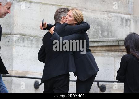 Paris, France. 24 juillet 2023. Sandrine Kiberlain lors des funérailles à l'église Saint Roch à Paris, France, le 24 juillet 2023, de la chanteuse et actrice britannique Jane Birkin, décédée le 16 juillet 2023 à Paris à l'âge de 76 ans. Photo de Nasser Berzane/ABACAPRESS.COM crédit : Abaca Press/Alamy Live News Banque D'Images