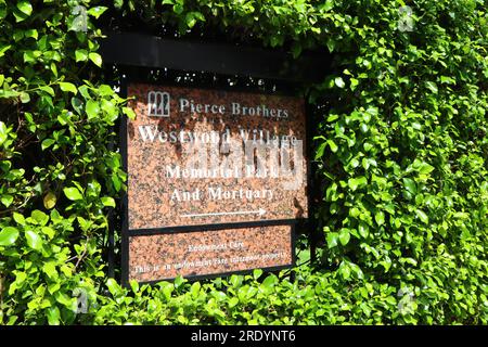 Los Angeles, Californie : Pierce Brothers Westwood Village Memorial Park Cemetery and Mortuary Banque D'Images