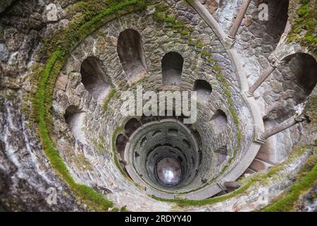 Quinta de Regaleira environnement 'Pozo IniciÃ¡tico' Banque D'Images