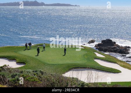 Spectaculaire parcours de golf au-dessus des falaises, USA, Californie, Pebble Beach, Monterey Banque D'Images