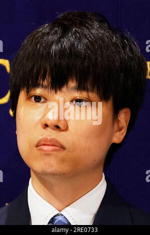 Tokyo, Japon. 24 juillet 2023. 24 juillet 2023, Tokyo, Japon : Yoichi Ishikawa, journaliste et auteur du livre ''The Sanctuary of Bullying : The Complete Record of parents Who Taken on the Dark Side of a Christian School'' assiste à une conférence de presse au Club des correspondants étrangers du Japon à Tokyo. Le livre montre les rapports d'Ishikawa sur le suicide d'un lycéen de la préfecture de Nagasaki. Crédit : ZUMA Press, Inc./Alamy Live News Banque D'Images