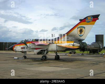 Marine allemande Panavia Tornado IDS avion à réaction dans un régime spécial célébrant 90 ans d'aviation navale en Allemagne. Marineflieger Tornado 4530. MFG2 Banque D'Images