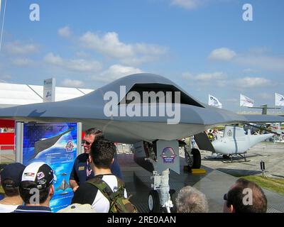 Présentoir Northrop Grumman X-47B au salon aéronautique international de Farnborough 2004. Programme J-UCAS. Démonstrateur de véhicule aérien de combat sans pilote (UCAV) Banque D'Images