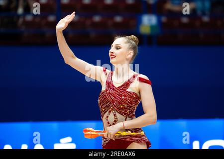 22 juillet 2023, Milan, Salerne, Italie : Boryana Kaleyn (BUL) se produit avec des clubs lors de la coupe du monde DE gymnastique rythmique FIG 2023 les 21 et 23 juillet 2023 au Mediolanum Forum Assago à Milan, Italie (image de crédit : © Francesco Luciano/ZUMA Press Wire) USAGE ÉDITORIAL SEULEMENT! Non destiné à UN USAGE commercial ! Banque D'Images