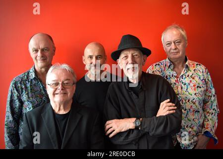 Groupe folk-rock Lindisfarne. Photo (G-D) Ian Thomson, Paul Smith, Dave Hull-Denholm, membre fondateur Rod Clements et Steve Daggett. Banque D'Images