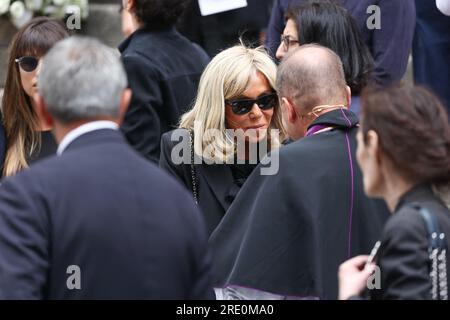 Paris, France. 24 juillet 2023. Brigitte Macron lors des funérailles à l'église Saint Roch à Paris, France le 24 juillet 2023, de la chanteuse et actrice d'origine britannique Jane Birkin, décédée le 16 juillet 2023 à Paris à l'âge de 76 ans. Photo de Nasser Berzane/ABACAPRESS.COM crédit : Abaca Press/Alamy Live News Banque D'Images