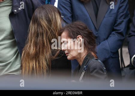 Paris, France. 24 juillet 2023. Bambou Gainsbourg lors des funérailles à l'église Saint-Roch à Paris, France, le 24 juillet 2023, de la chanteuse et actrice britannique Jane Birkin, décédée le 16 juillet 2023 à Paris à l'âge de 76 ans. Photo de Nasser Berzane/ABACAPRESS.COM crédit : Abaca Press/Alamy Live News Banque D'Images