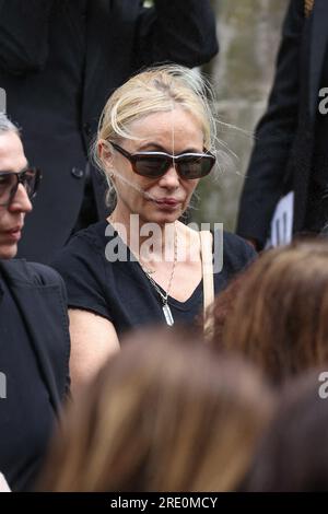 Paris, France. 24 juillet 2023. Emmanuelle Beart lors des funérailles à l'église Saint-Roch à Paris, France, le 24 juillet 2023, de la chanteuse et actrice d'origine britannique Jane Birkin, décédée le 16 juillet 2023 à Paris à l'âge de 76 ans. Photo de Nasser Berzane/ABACAPRESS.COM crédit : Abaca Press/Alamy Live News Banque D'Images