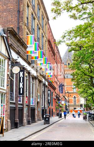 Manchester gay Village sur Canal Street le long du canal Rochdale, Manchester, Angleterre Banque D'Images