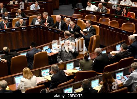 Jérusalem, Israël. 24 juillet 2023. Le Parlement israélien vote le projet de loi de révision judiciaire à la Knesset israélienne, Parlement, lundi, à Jérusalem, le 24 juillet, 2023. Le gouvernement de Netanyahu a adopté la loi judiciaire clé au milieu d'un conflit national. Photo de Debbie Hill/ crédit : UPI/Alamy Live News Banque D'Images