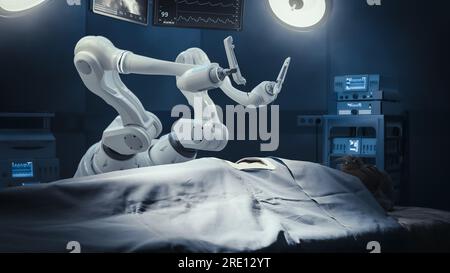 Hôpital moderne : patient de chirurgie reposant sur la table chirurgicale tandis que les bras de robot effectuant la nanochirurgie de haute précision. Robotique automatisée et programmable Banque D'Images