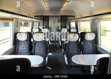 Intérieur du train Inter City IC4 classe MG construit par DSB (chemins de fer danois) par AnsaldoBreda. Banque D'Images