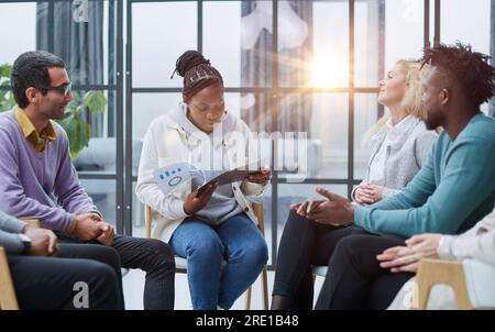 Groupe de gens d'affaires multiethniques dans un séminaire Banque D'Images
