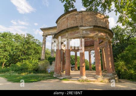 Potsdam, Allemagne. 24 juillet 2021. Beauté intemporelle : la tour normande sur Ruinenberg, un mélange pittoresque d'histoire et de nature à Potsdam, en Allemagne Banque D'Images