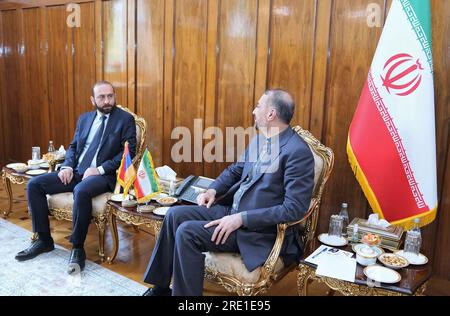 Téhéran, Iran. 24 juillet 2023. Le ministre iranien des Affaires étrangères HOSSEIN AMIR-ABDOLLAHIAN (à droite) rencontre son homologue arménien ARARAT MIRZOYAN (crédit image : © Ministère iranien des Affaires étrangères via ZUMA Press Wire) POUR USAGE ÉDITORIAL SEULEMENT! Non destiné à UN USAGE commercial ! Banque D'Images