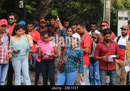 Colombo, Sri Lanka. 23 juillet 2023. Des membres de l'Union socialiste de la jeunesse (SYU) manifestent à Colombo. Le souvenir d'un certain nombre d'événements dans l'histoire du Sri Lanka qui affectent l'unité nationale, sur le thème ''ne permettons pas la division, et volons ensemble'' (photo de Saman Abesiriwardana/Pacific Press) crédit : Pacific Press Media production Corp./Alamy Live News Banque D'Images