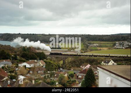 « Lydham Manor » (en cours d'exécution comme pionnier de classe 7800 « Torquay Manor ») sur le Viaduc de Broadsands. Banque D'Images