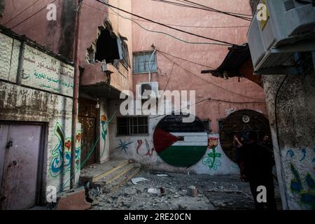 Tulkarm, Palestine. 24 juillet 2023. Vue des dommages causés par l'incursion de l'armée israélienne dans le camp de réfugiés de Nur Shams, dans le camp près de la ville de Tulkarem. L ' armée israélienne a attaqué les camps de Nour Shams, à l ' est de Tulkarem, et Aqabat Jabr à Jéricho (Askar), à l ' est de Naplouse, au cours d ' une opération conjointe visant à arrêter les personnes recherchées. (Photo de Nasser Ishtayeh/SOPA Images/Sipa USA) crédit : SIPA USA/Alamy Live News Banque D'Images