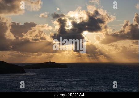 Un coucher de soleil apaisant sur Newquay Bay, Newquay Cornwall. Banque D'Images