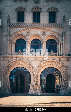 Explorez l'Altstadt historique avec des bâtiments emblématiques, des ascenseurs et des tramways dans les anciennes voies Banque D'Images