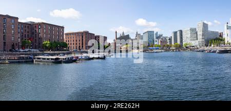 Liverpool, royaume-uni Mai, 16, 2023 scène de Salthouse Dock avec résidence flottante Banque D'Images
