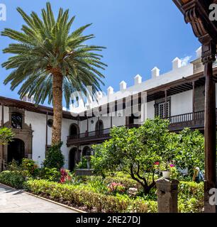 Cloître de la cathédrale de Santa Ana dans le quartier Vegueta, Las Palmas de Gran Canaria, Espagne Banque D'Images