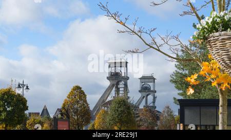 Maasmechelen. Limbourg. Belgique 01-11-2021. Paysage urbain d'une vieille ville européenne avec des mines non en activité et de belles rues. Banque D'Images