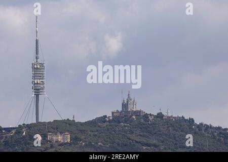 Barcelone, Espagne - 22 juillet 2023 : une vue du Temple du Sacré-cœur de Jésus sur le mont Tibidabo à Barcelone le 22 juillet 2023. Banque D'Images