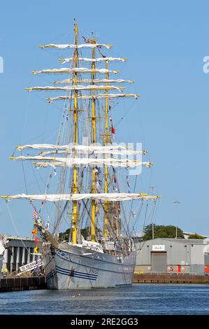 ABERDEEN, ÉCOSSE - 22 JUILLET 2023 : Bima Suci de la marine indonésienne. Voilier d'entraînement attaché au port après être entré des Tall Ships Banque D'Images
