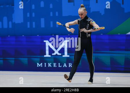 Milan, Italie. 23 juillet 2023. Onopriienko Viktoriia (UKR) se produit lors de la coupe du monde de gymnastique rythmique FIG finale 2023 des clubs RGI au Mediolanum Forum, Milan. Crédit : SOPA Images Limited/Alamy Live News Banque D'Images