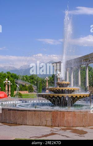 Kazakhstan, Almaty. Fontaine du Parc du Président. Banque D'Images
