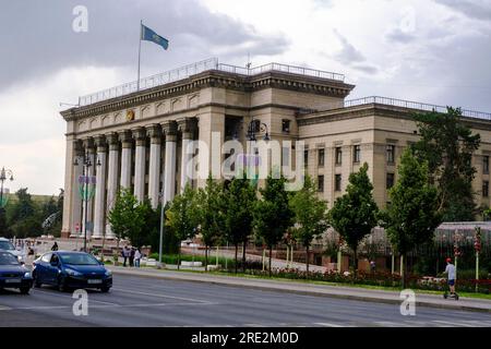 Kazakhstan, Almaty. Université technique kazakhe-britannique, anciennement bâtiment du gouvernement soviétique. Banque D'Images