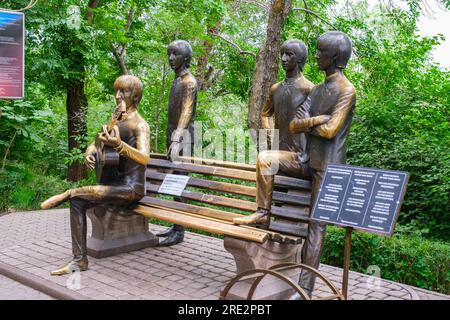 Kazakhstan, Almaty. Monument des Beatles à Kok-Tobe Park, érigé en 2007. Œuvre du sculpteur Eduard Kazaryan. Banque D'Images