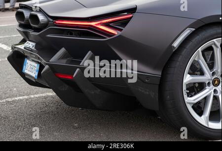 Prototype hybride Lamborghini Revuelto - 24 juillet 2023 à Trowell Services, M1, Nottinghamshire, Royaume-Uni. Nouvelle supercar italienne sur route pour les essais. Banque D'Images