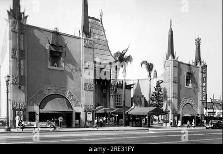 Hollywood, Californie : c.1944. Grauman's Chinese Theater sur Hollywood Blvd. À Los Angeles. Banque D'Images