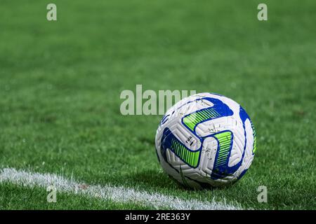 Curitiba, Brésil. 24 juillet 2023. PR - CURITIBA - 07/24/2023 - BRASILEIRO A 2023, CORITIBA X FLUMINENSE - le ballon de match vu lors du match entre Coritiba et Fluminense au stade Couto Pereira pour le Campeonato Brasileiro A 2023. Photo : Robson Mafra/AGIF/Sipa USA crédit : SIPA USA/Alamy Live News Banque D'Images