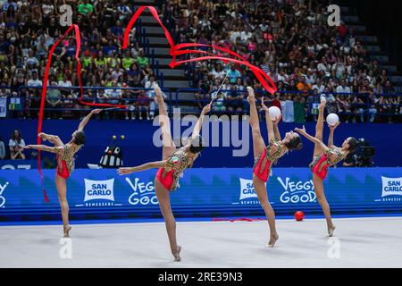 Milan, Italie. 23 juillet 2023. Équipe de groupe d'Italie lors de la coupe du monde DE gymnastique rythmique FIG 2023 Milan au Mediolanum Forum. Crédit : SOPA Images Limited/Alamy Live News Banque D'Images