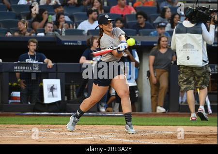 New York, États-Unis. 24 juillet 2023. Dascha Polanco joue dans le match de softball 'CC Sabathia and Friends Celebrity' au profit de la Fondation 'PitCChinn', au Yankee Stadium, dans le quartier New-yorkais du Bronx, NY, le 24 juillet 2023. (Photo Anthony Behar/Sipa USA) crédit : SIPA USA/Alamy Live News Banque D'Images