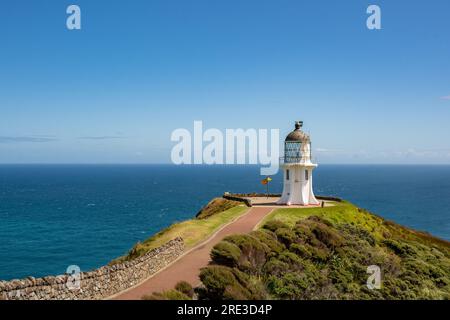 L'endroit où la mer de Tasman et les océans Pacifique se rencontrent au cap Reinga et son phare historique Banque D'Images