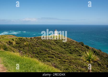 L'endroit où la mer de Tasman et les océans Pacifique se rencontrent au cap Reinga et son phare historique Banque D'Images