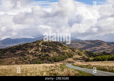 La route de retour à travers Thwaites est tombé dans le district du lac Cumbria nord-est de l'Angleterre Royaume-Uni Banque D'Images
