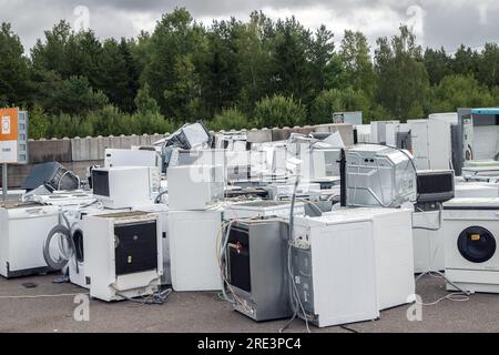 Appareils électroménagers dans Un centre de recyclage à Flen, suède Banque D'Images