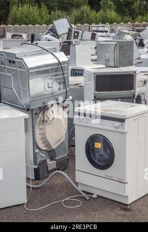 Appareils électroménagers dans Un centre de recyclage à Flen, suède Banque D'Images