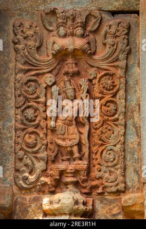 Sculpture de Manmatha et Kirtimukha sur le temple Chandramauleshwara, temple du 11e siècle construit pendant la période Chalukya, Unkal, Hubli, Karnataka, Banque D'Images