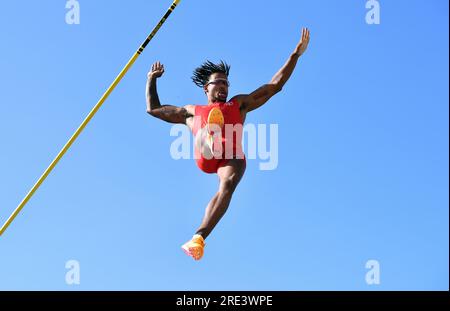 Les finales, Championnat d'Allemagne, saut à la perche masculin sur la Promenade Rhein Shore Düsseldorf ; Champion d'Allemagne 2023, Bo Kanda Lita Baehre (TSV Bayer 04 Leverkusen) Banque D'Images