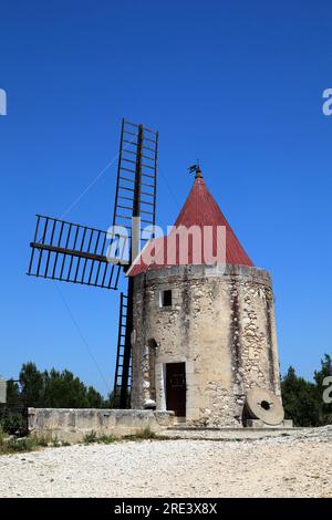 Moulin à vent de Daudet situé à Fontvieille dans les Alpilles. Provence, France Banque D'Images