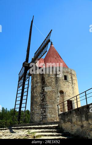 Moulin à vent de Daudet situé à Fontvieille dans les Alpilles. Provence, France Banque D'Images