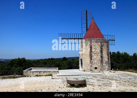 Moulin à vent de Daudet situé à Fontvieille dans les Alpilles. Provence, France Banque D'Images